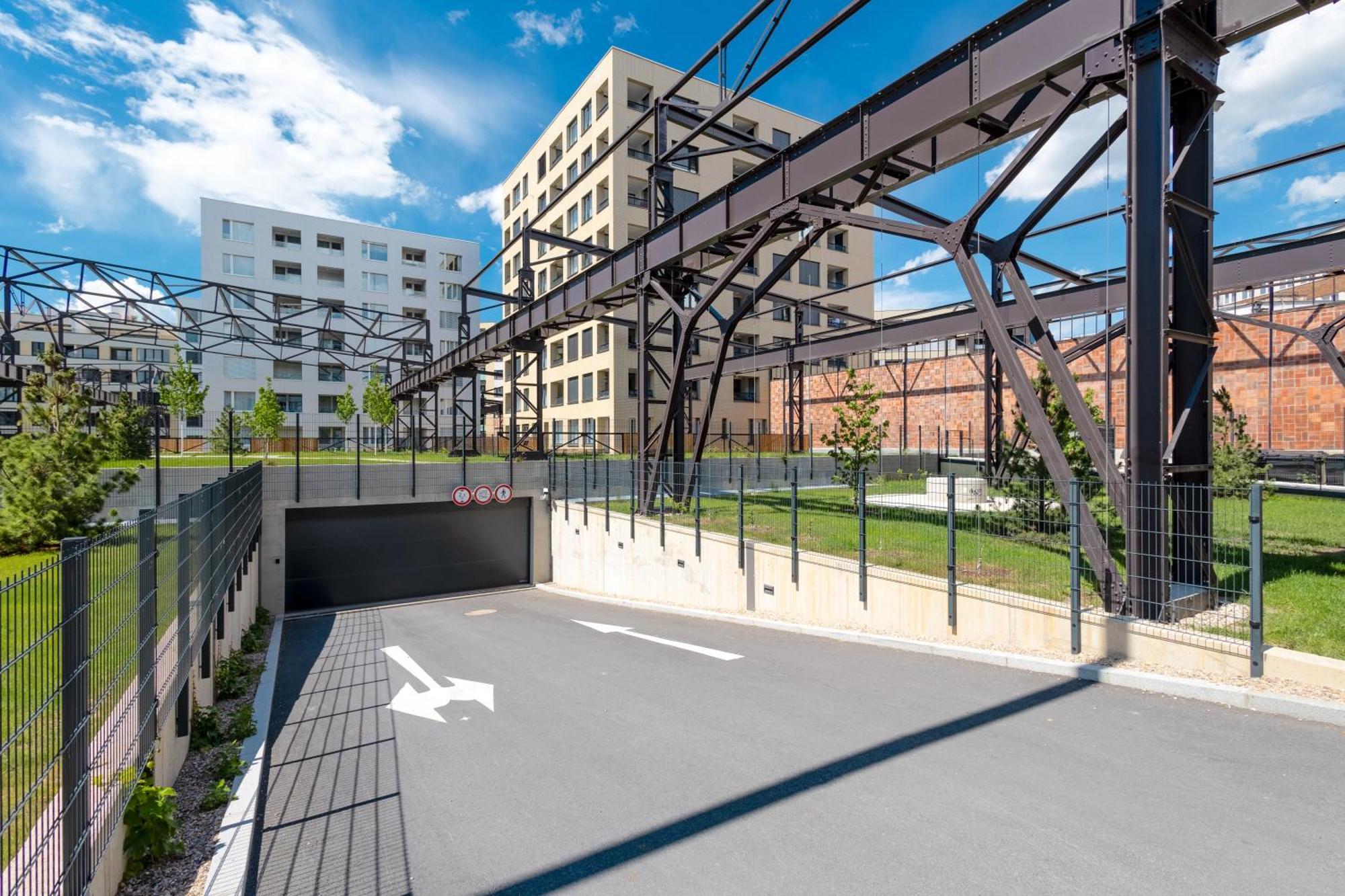 Bright 2Br - 4Th Floor, Balcony, Free Parking By Gravity Prague Apartment ภายนอก รูปภาพ