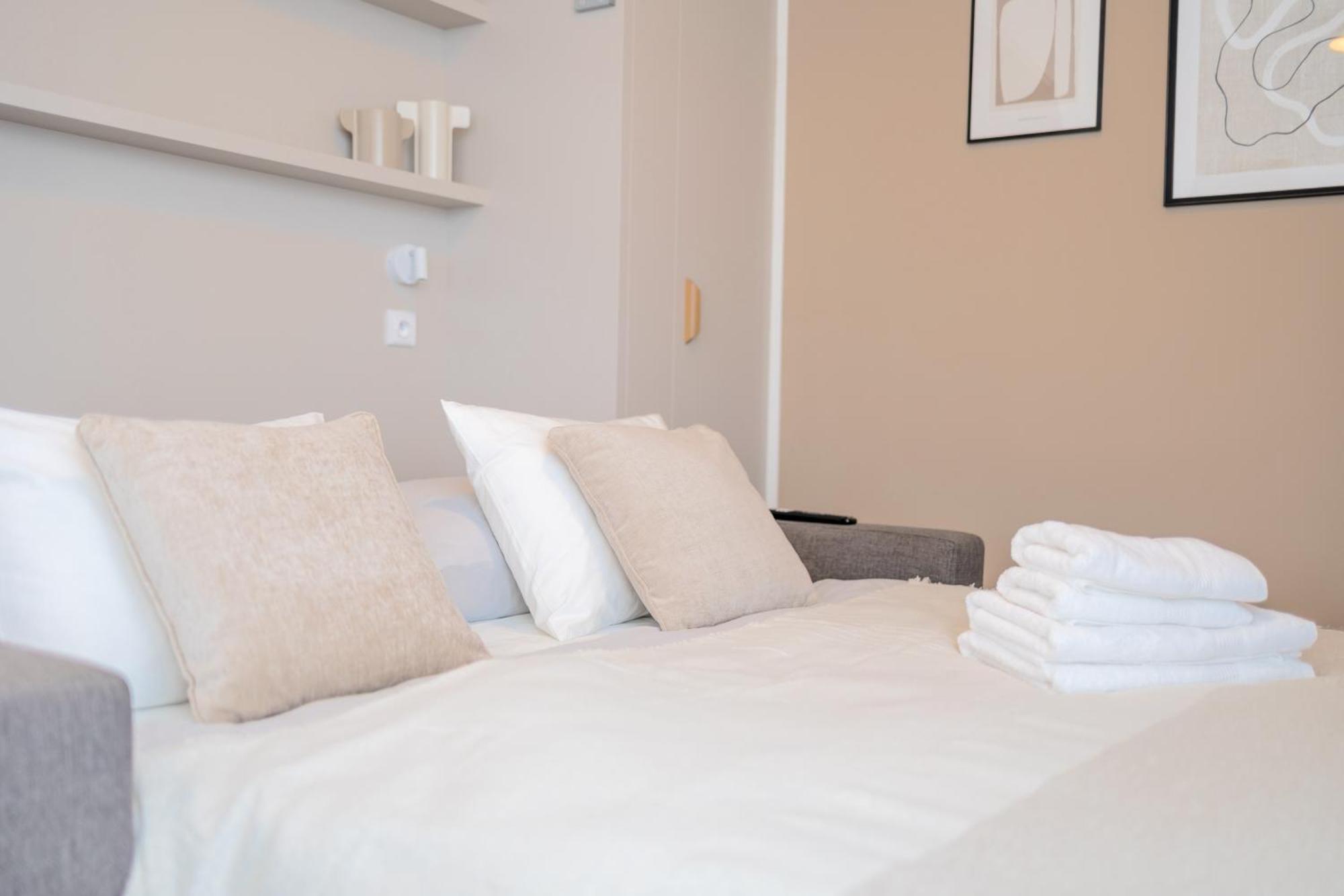 Bright 2Br - 4Th Floor, Balcony, Free Parking By Gravity Prague Apartment ภายนอก รูปภาพ