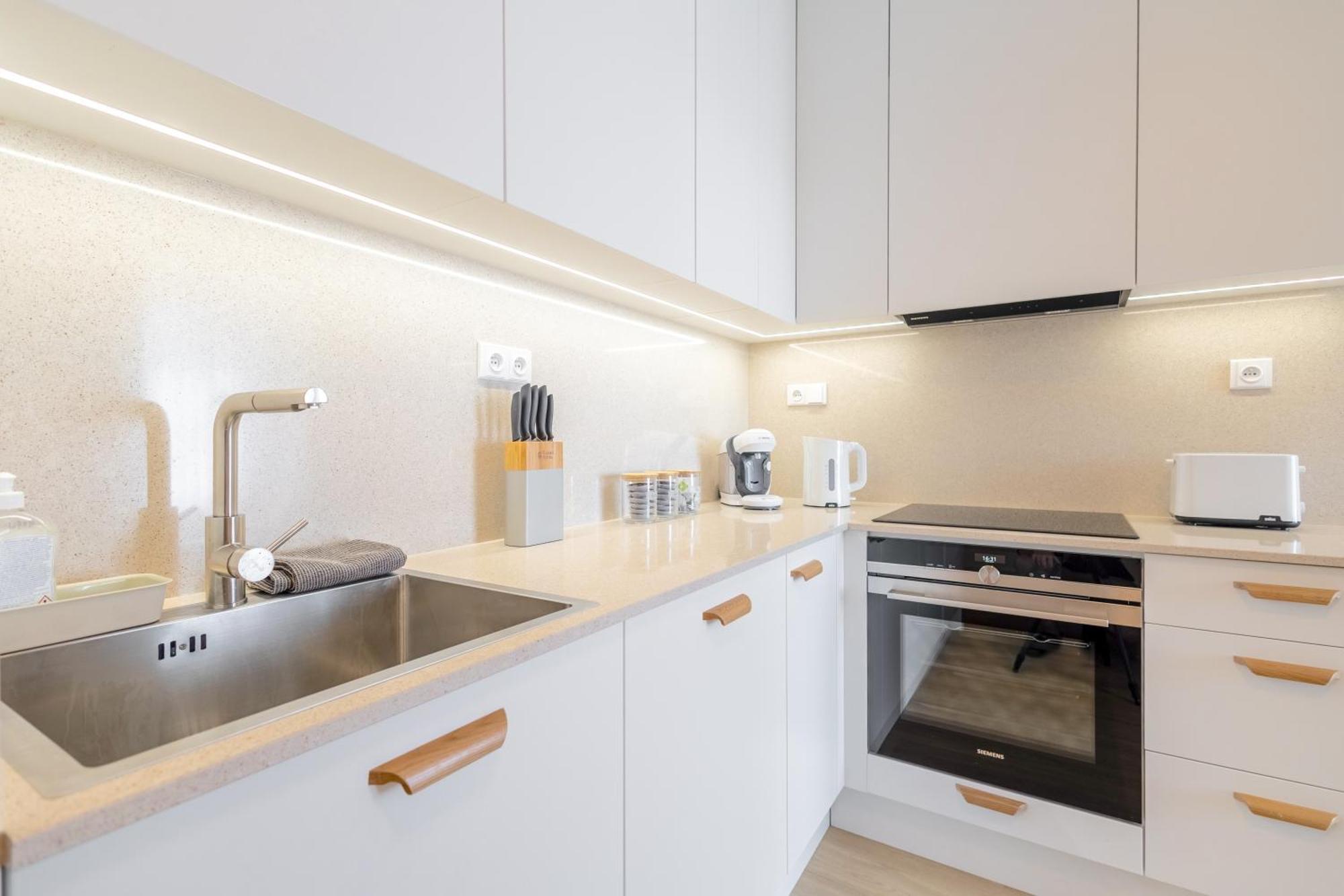 Bright 2Br - 4Th Floor, Balcony, Free Parking By Gravity Prague Apartment ภายนอก รูปภาพ