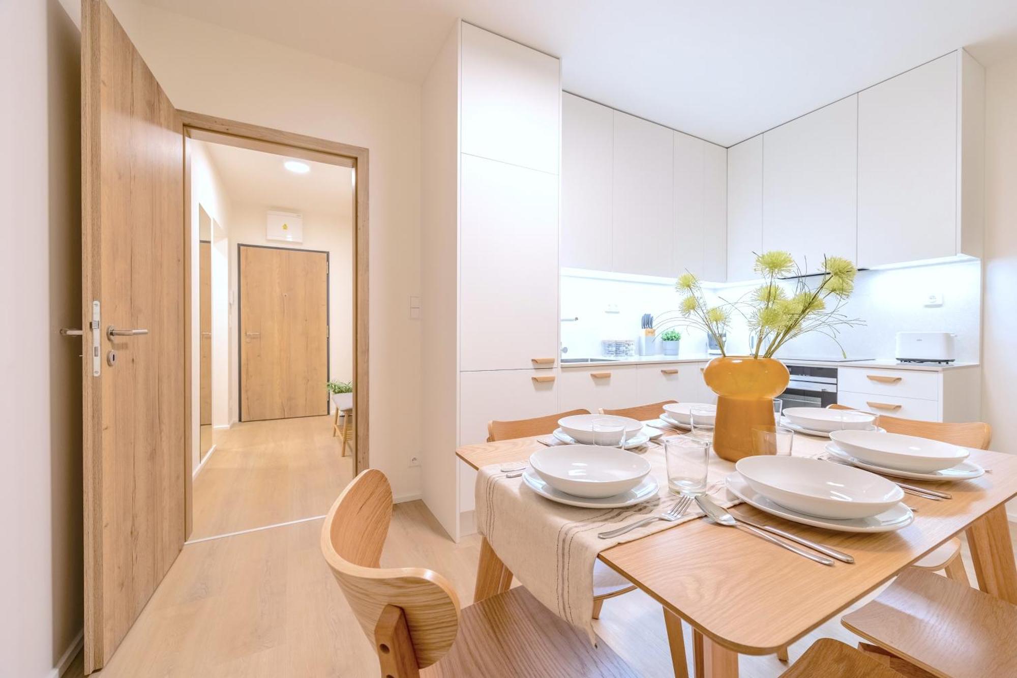 Bright 2Br - 4Th Floor, Balcony, Free Parking By Gravity Prague Apartment ภายนอก รูปภาพ