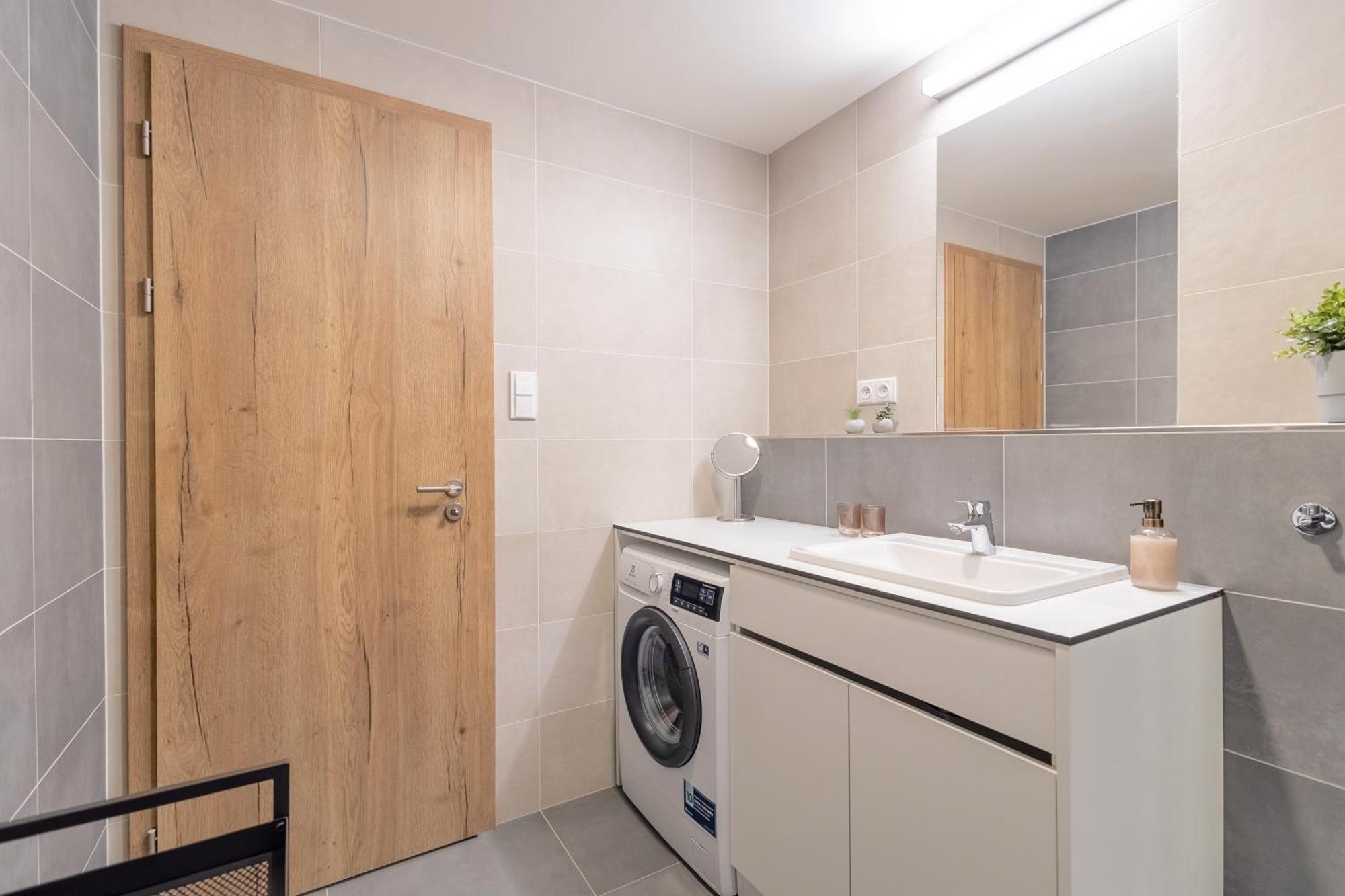 Bright 2Br - 4Th Floor, Balcony, Free Parking By Gravity Prague Apartment ภายนอก รูปภาพ